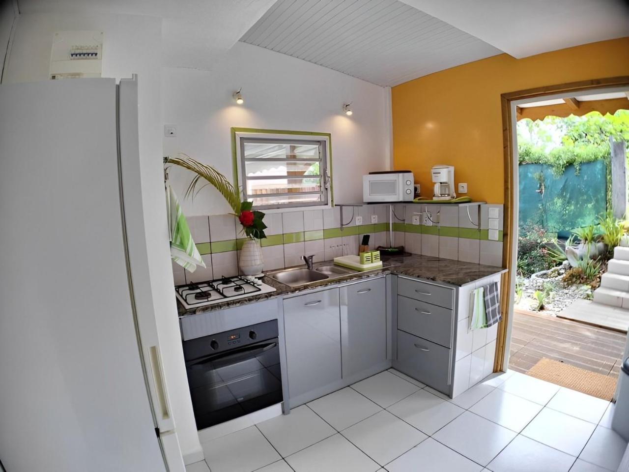 Couleurs Caraibes - Plage Et Tranquillite Apartment Sainte-Anne  Exterior photo